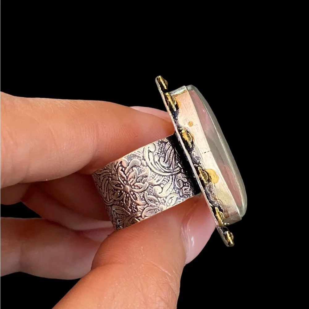 Clear “topaz” Two Toned Ring - Picture 5 of 13